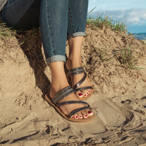 42% off Women’s MUK LUKS Dahlia Sandals : Only $21.99 Shipped ...